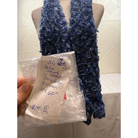 SCARF. blue fluffy soft polyester made in Taiwan 10 x 60" - Picture 8 of 8